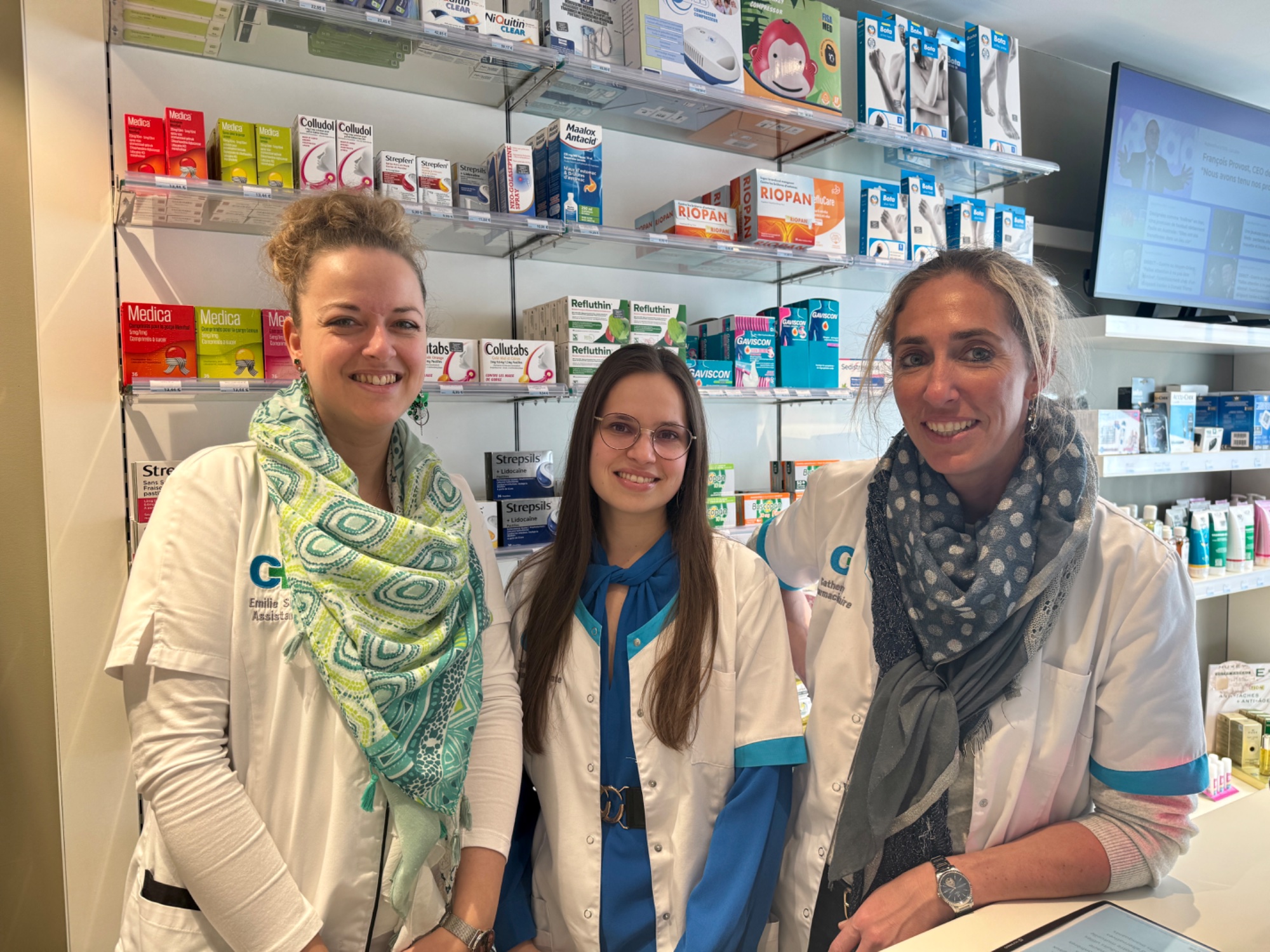 L'équipe au complet – Pharmacie Catherine Hardy Dinant